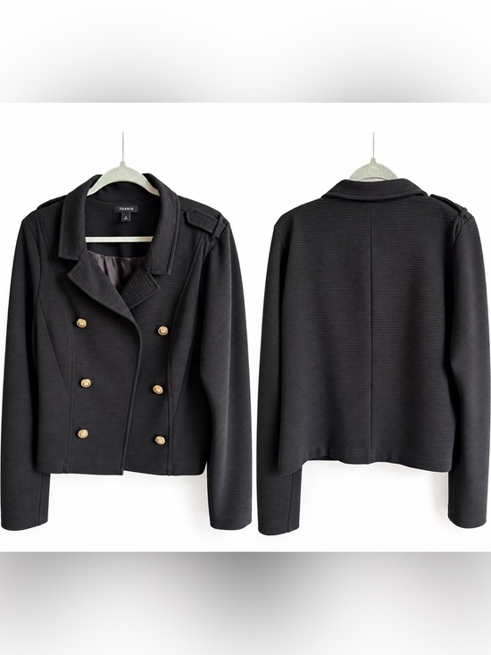 Torrid Curve Jackets & Blazers - Torrid Textured Ponte Crop Military Jacket in Deep Black, size 4 / 4X.
Gorgeous
